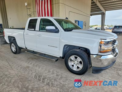 Czwarte zdjęcie samochodu z boku: 2019 CHEVROLET SILVERADO LD C1500 LT VIN:2GCRCPEC1K1155108 - miniatura