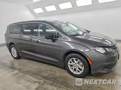 Czwarte zdjęcie samochodu z boku: 2022 CHRYSLER VOYAGER LX VIN:2C4RC1CG7NR105449 - miniatura
