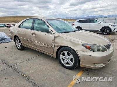Czwarte zdjęcie samochodu z boku: 2002 TOYOTA CAMRY SE V6 VIN:4T1BF30K42U011827 - miniatura