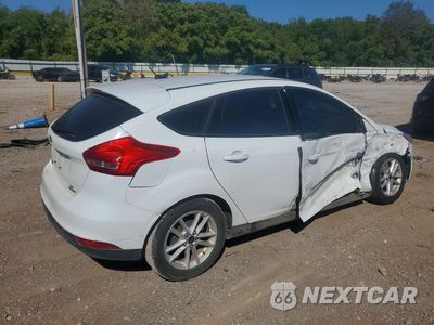 Trzecie zdjęcie samochodu z tyłu: 2016 FORD FOCUS SE VIN:1FADP3K22GL271475 - miniatura