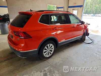 Trzecie zdjęcie samochodu z tyłu: 2018 VOLKSWAGEN TIGUAN SE VIN:3VV2B7AX6JM154333 - miniatura