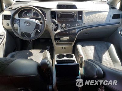 Zdjęcie 8 z 13 samochodu: 2013 TOYOTA SIENNA SPORT VIN:5TDXK3DC0DS361181 - miniatura