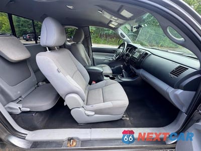 Piąte zdjęcie samochodu w środku: 2013 TOYOTA TACOMA BASE VIN:5TFUX4ENXDX017331 - miniatura