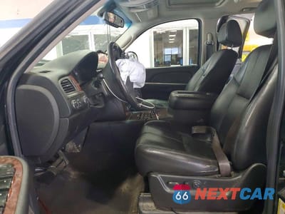 Zdjęcie 7 z 14 samochodu: 2008 CHEVROLET SUBURBAN K1500 LS VIN:3GNFK16388G300427 - miniatura