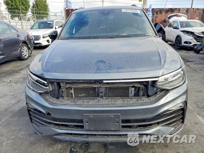 Piąte zdjęcie samochodu w środku: 2023 VOLKSWAGEN TIGUAN SE R-LINE BLACK VIN:3VVCB7AX3PM093987 - miniatura