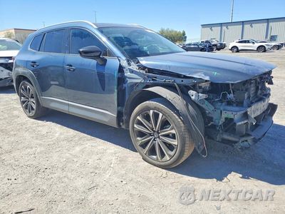 Czwarte zdjęcie samochodu z boku: 2023 MAZDA CX-50 PREMIUM PLUS VIN:7MMVABEM3PN127235 - miniatura