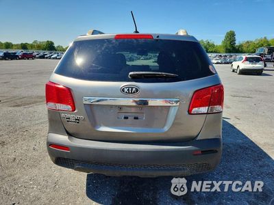 Zdjęcie 6 z 13 samochodu: 2013 KIA SORENTO LX VIN:5XYKTDA27DG319211 - miniatura