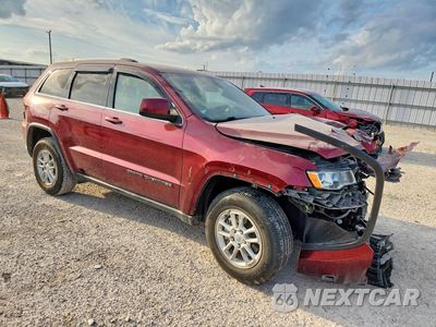 Czwarte zdjęcie samochodu z boku: 2020 JEEP GRAND CHEROKEE LAREDO VIN:1C4RJFAG2LC396468 - miniatura