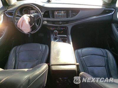 Zdjęcie 8 z 12 samochodu: 2018 BUICK ENCLAVE ESSENCE VIN:5GAERBKW4JJ265977 - miniatura