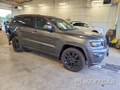 Czwarte zdjęcie samochodu z boku: 2020 JEEP GRAND CHEROKEE LAREDO VIN:1C4RJFAG7LC144750 - miniatura
