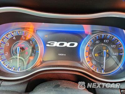 Zdjęcie 9 z 12 samochodu: 2019 CHRYSLER 300 LIMITED VIN:2C3CCAEGXKH568677 - miniatura