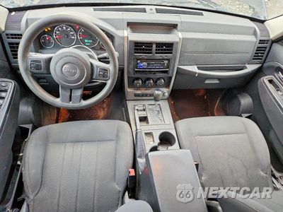 Zdjęcie 8 z 12 samochodu: 2011 JEEP LIBERTY SPORT VIN:1J4PN2GK1BW560235 - miniatura