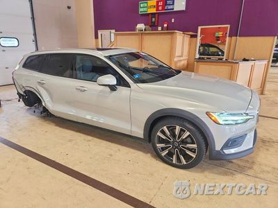 Czwarte zdjęcie samochodu z boku: 2020 VOLVO V60 CROSS COUNTRY T5 MOMENTUM VIN:YV4102WK7L1032447 - miniatura