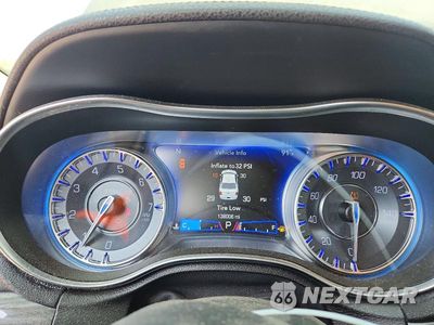 Zdjęcie 9 z 12 samochodu: 2019 CHRYSLER 300 TOURING VIN:2C3CCAAG9KH733253 - miniatura