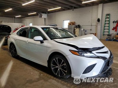 Czwarte zdjęcie samochodu z boku: 2020 TOYOTA CAMRY SE VIN:4T1G11AK7LU300872 - miniatura