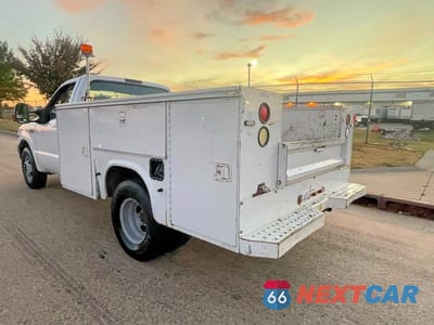 Trzecie zdjęcie samochodu z tyłu: 2003 FORD F350 SUPER DUTY VIN:1FDWF36S13EA38634 - miniatura