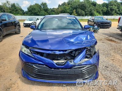 Piąte zdjęcie samochodu w środku: 2018 TOYOTA CAMRY LE VIN:4T1B11HKXJU606199 - miniatura