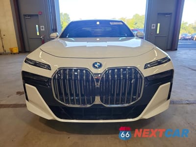 Piąte zdjęcie samochodu w środku: 2023 BMW I7 XDRIVE60 VIN:WBY53EJ08PCL69978 - miniatura