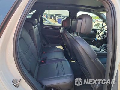 Zdjęcie 10 z 12 samochodu: 2022 PORSCHE CAYENNE GTS VIN:WP1AG2AY5NDA38659 - miniatura