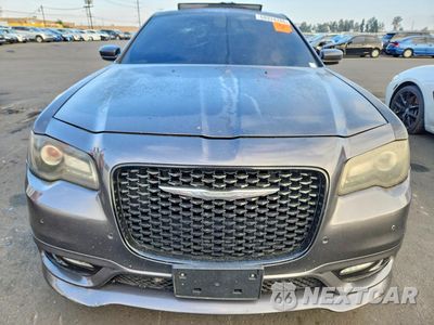 Piąte zdjęcie samochodu w środku: 2018 CHRYSLER 300 S VIN:2C3CCABG0JH244561 - miniatura