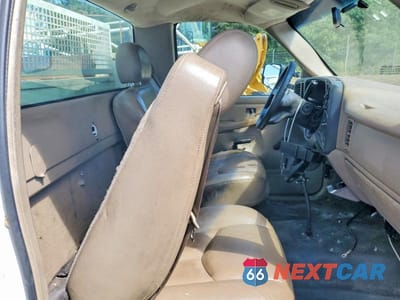Zdjęcie 10 z 12 samochodu: 2005 CHEVROLET SILVERADO VIN:1GBHC24U85E295270 - miniatura