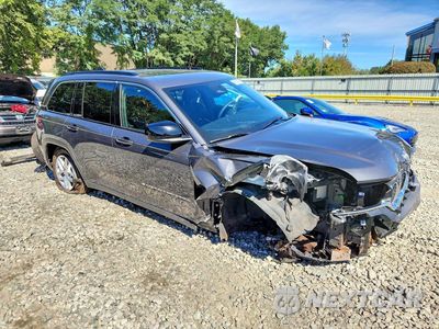 Czwarte zdjęcie samochodu z boku: 2025 JEEP GRAND CHEROKEE LAREDO VIN:1C4RJHAG6SC361961 - miniatura
