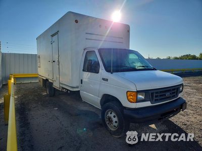 Czwarte zdjęcie samochodu z boku: 2005 FORD E450 BOX TRUCK VIN:1FDXE45P25HB44165 - miniatura