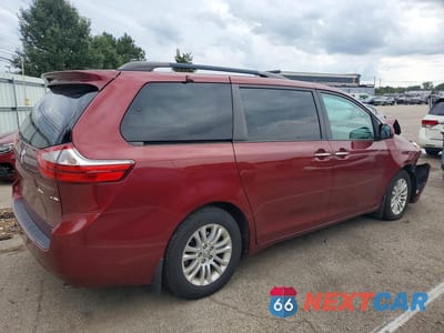 Trzecie zdjęcie samochodu z tyłu: 2017 TOYOTA SIENNA XLE PREMIUM 8-PASSENGER VIN:5TDYZ3DC1HS870783 - miniatura