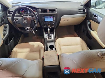 Zdjęcie 8 z 12 samochodu: 2013 VOLKSWAGEN JETTA HYBRID VIN:3VW637AJXDM284156 - miniatura
