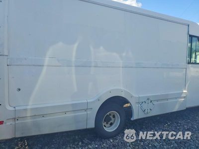 Zdjęcie 10 z 12 samochodu: 2012 ISUZU NPR DELIVERY TRUCK VIN:JALB4T170C7W00649 - miniatura