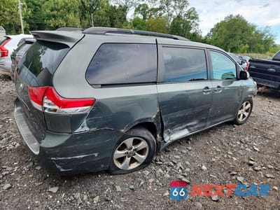 Trzecie zdjęcie samochodu z tyłu: 2013 TOYOTA SIENNA LE VIN:5TDKK3DC0DS355245 - miniatura