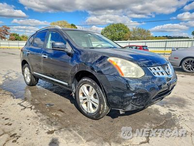 Czwarte zdjęcie samochodu z boku: 2013 NISSAN ROGUE S VIN:JN8AS5MV4DW124331 - miniatura