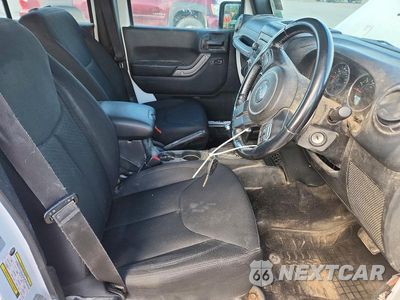 Zdjęcie 7 z 12 samochodu: 2017 JEEP WRANGLER UNLIMITED SPORT VIN:1C4BJWKG3HL752532 - miniatura