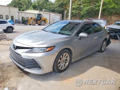2021 TOYOTA CAMRY LE 4T1C11AK7MU439772 - główne zdjęcie licytacji z USA - miniatura