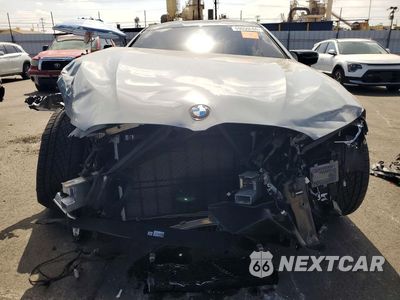 Piąte zdjęcie samochodu w środku: 2025 BMW M8 VIN:WBSGV0C02SCW17082 - miniatura