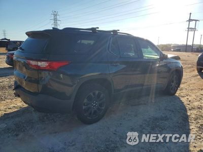 Trzecie zdjęcie samochodu z tyłu: 2020 CHEVROLET TRAVERSE RS VIN:1GNEVJKWXLJ141971 - miniatura
