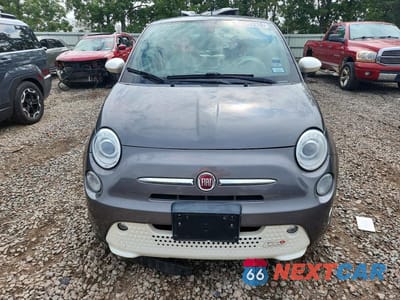 Piąte zdjęcie samochodu w środku: 2013 FIAT 500 ELECTRIC VIN:3C3CFFGE2DT752652 - miniatura