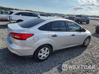 Trzecie zdjęcie samochodu z tyłu: 2015 FORD FOCUS S VIN:1FADP3E21FL366152 - miniatura