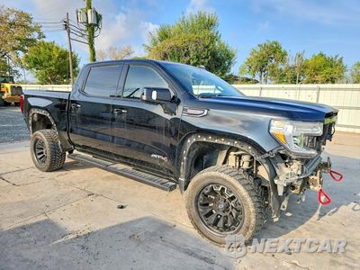 Czwarte zdjęcie samochodu z boku: 2020 GMC SIERRA K1500 AT4 VIN:3GTP9EELXLG378816 - miniatura