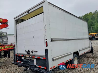 Trzecie zdjęcie samochodu z tyłu: 2021 GMC SAVANA BOX TRUCK VIN:7GZ37TC72MN013525 - miniatura