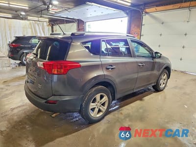 Trzecie zdjęcie samochodu z tyłu: 2013 TOYOTA RAV4 XLE VIN:JTMRFREVXD5002426 - miniatura