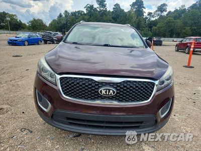 Piąte zdjęcie samochodu w środku: 2017 KIA SORENTO LX V6 VIN:5XYPG4A56HG306864 - miniatura