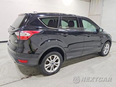 Trzecie zdjęcie samochodu z tyłu: 2017 FORD ESCAPE SE VIN:1FMCU0G96HUC96566 - miniatura
