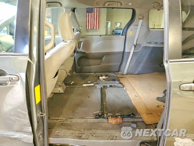 Zdjęcie 11 z 13 samochodu: 2014 TOYOTA SIENNA LE VIN:5TDKK3DC7ES410355 - miniatura