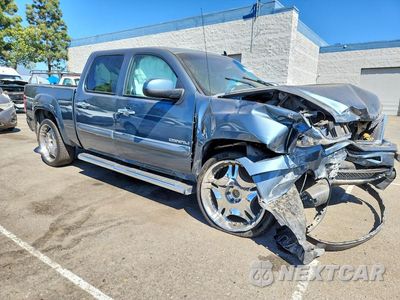 Czwarte zdjęcie samochodu z boku: 2011 GMC SIERRA K1500 DENALI VIN:3GTP2XE28BG149394 - miniatura