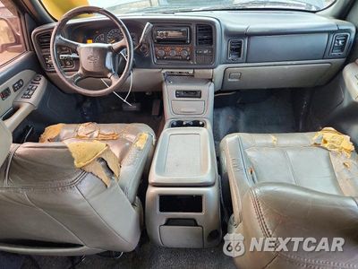 Zdjęcie 8 z 13 samochodu: 2000 CHEVROLET SUBURBAN C1500 VIN:3GNEC16TXYG176458 - miniatura