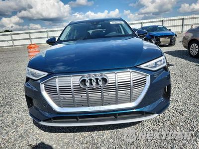 Piąte zdjęcie samochodu w środku: 2022 AUDI E-TRON PREMIUM PLUS VIN:WA1LABGE1NB031576 - miniatura