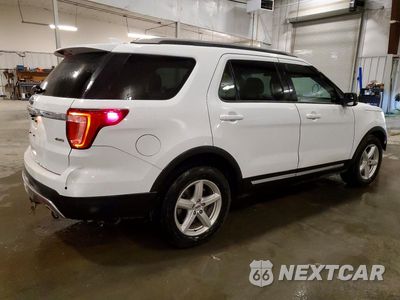 Trzecie zdjęcie samochodu z tyłu: 2016 FORD EXPLORER XLT VIN:1FM5K8D8XGGA98143 - miniatura