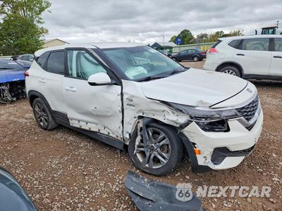 Czwarte zdjęcie samochodu z boku: 2021 KIA SELTOS LX VIN:KNDEPCAA2M7124374 - miniatura