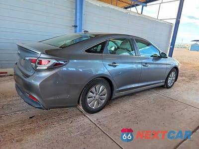 Trzecie zdjęcie samochodu z tyłu: 2017 HYUNDAI SONATA HYBRID SE VIN:KMHE24L3XHA063427 - miniatura